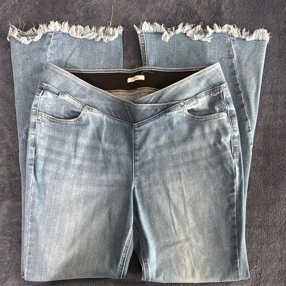 Women's Light Blue Frayed Maurices Jeans
